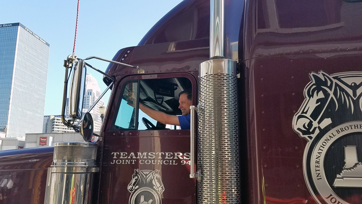 Teamsters89's tweet photo. Teamsters 89 members walked the line &amp; President Zuckerman &amp; VP Thompson drove the JC94 semi to the #omnistrike to support striking workers! https://t.co/YGXAv0geSs