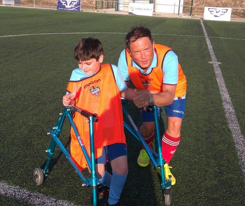 LUDfundacion's tweet photo. Los más pequeños de #LevanteUDEDI se lo han pasado en grande en el partido de exhibición del III Torneo In Memoriam Felipe Fernández! https://t.co/Hw8fRf96wn