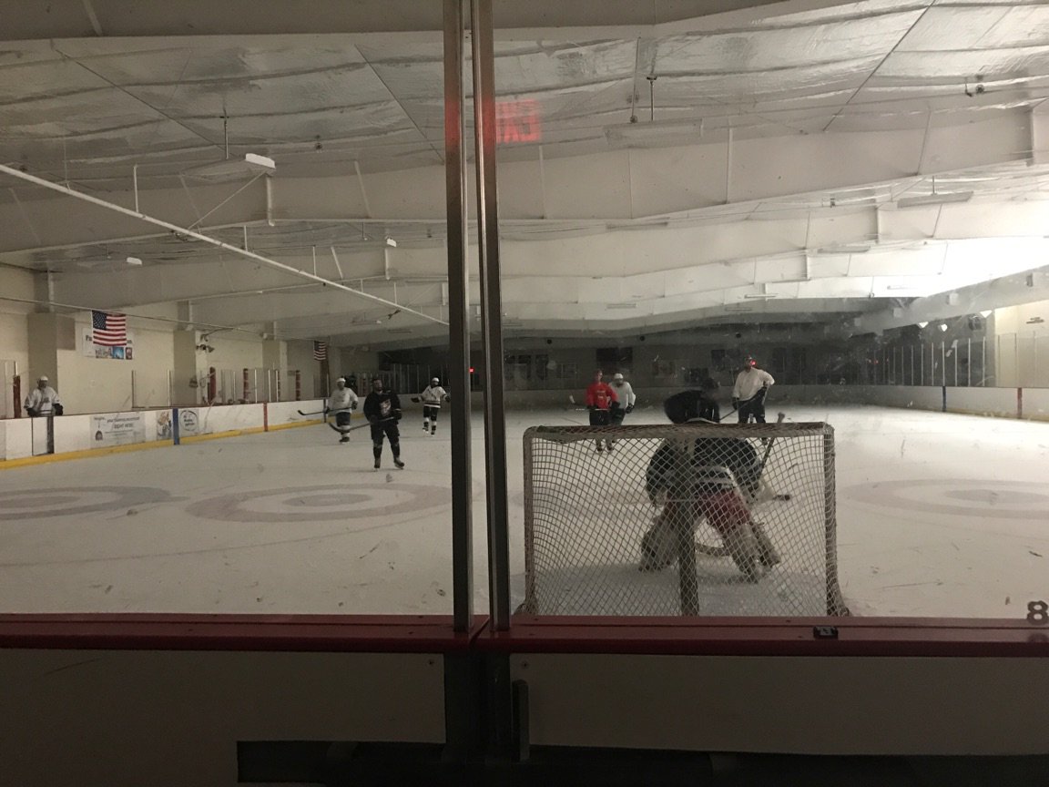 LaraIsch's tweet photo. Hockey is more fun in natural light!  @KCMOParks #LineCreekCommunityCenter #DaylightKC #DaylightHour https://t.co/NQsSPkdjHq