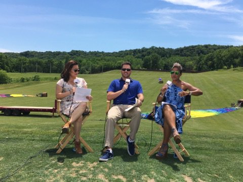 EagleRidge63's tweet photo. We are live! @EagleRidge63 @TheGalenaTerr @WindyCityLIVE #greatgalenaballoonrace #WCLiveforJDRF #fathersday https://t.co/MyckEK1Q2H