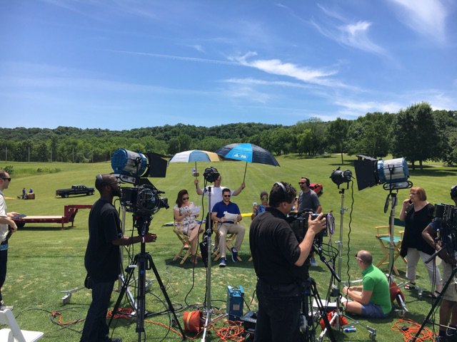 EagleRidge63's tweet photo. We are live! @EagleRidge63 @TheGalenaTerr @WindyCityLIVE #greatgalenaballoonrace #WCLiveforJDRF #fathersday https://t.co/MyckEK1Q2H