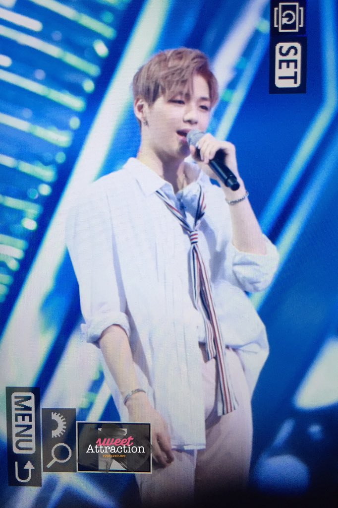 19961210net's tweet photo. 다시한번 축!하!해!🍑💕
#강다니엘 https://t.co/awczSdVmQM