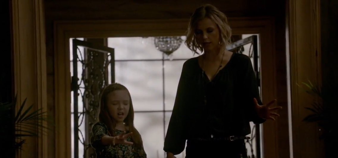 Loveyousummer1's tweet photo. little Witch ❤️ @SummerFontana @cworiginals #HopeMikaelson #TheOriginals #Summerfontana https://t.co/bSIBKd9hvq