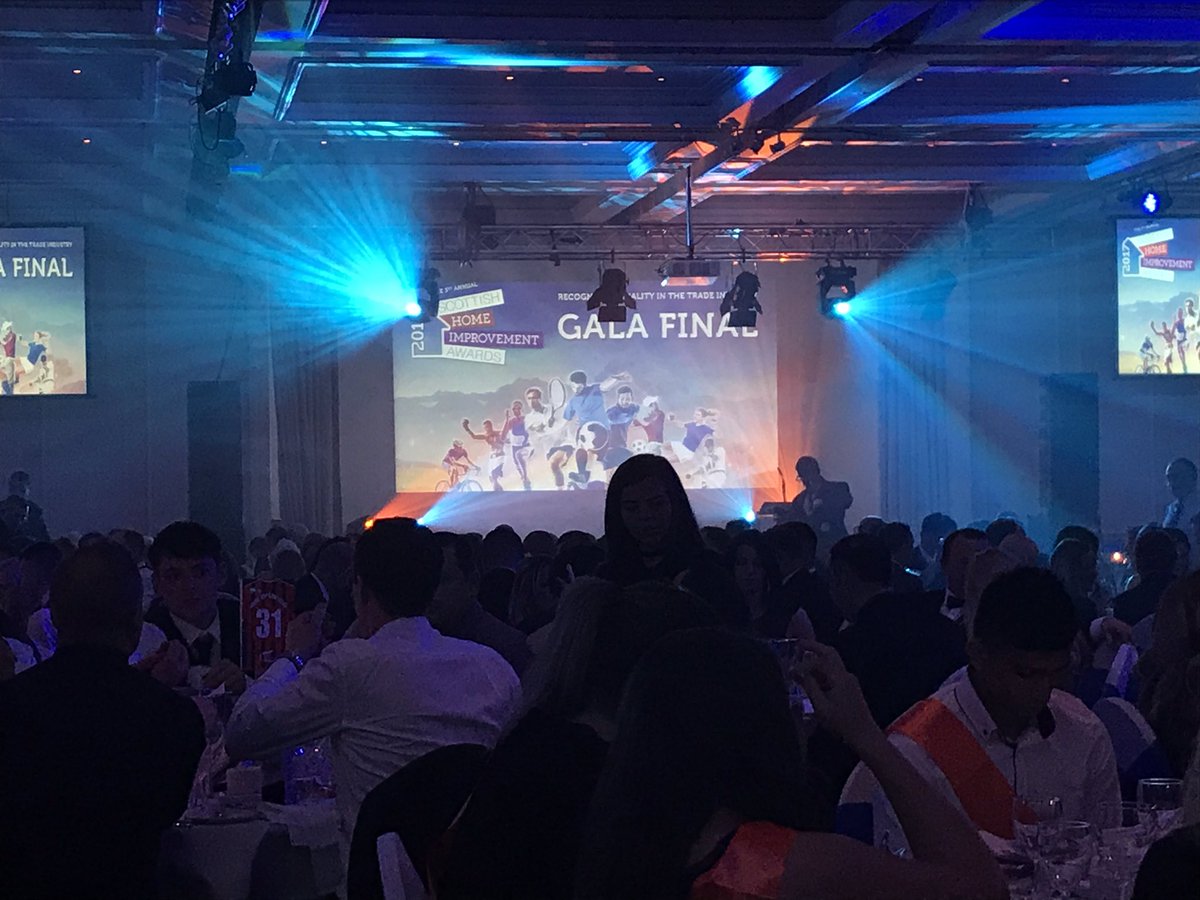CallumWalkerInt's tweet image. At the Home Improvement Awards @SHIAwards 🥂🍾 excited for the evening!!