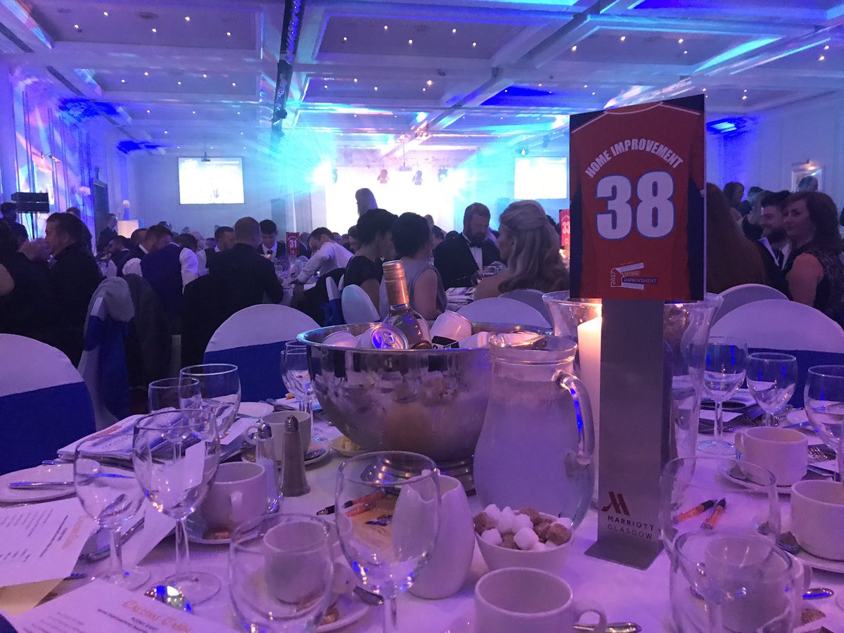 CallumWalkerInt's tweet image. At the Home Improvement Awards @SHIAwards 🥂🍾 excited for the evening!!