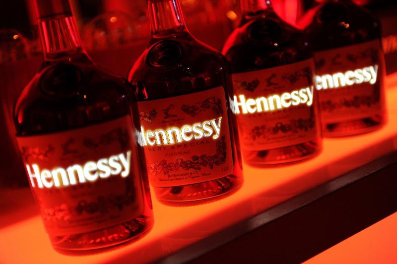 Meen4Short's tweet photo. I'm Turning 30 Years Old Next Week, and drinking Hennessy all #aMeenWeekend ! https://t.co/r3VsKlUjrV https://t.co/nFnE7nSjzd