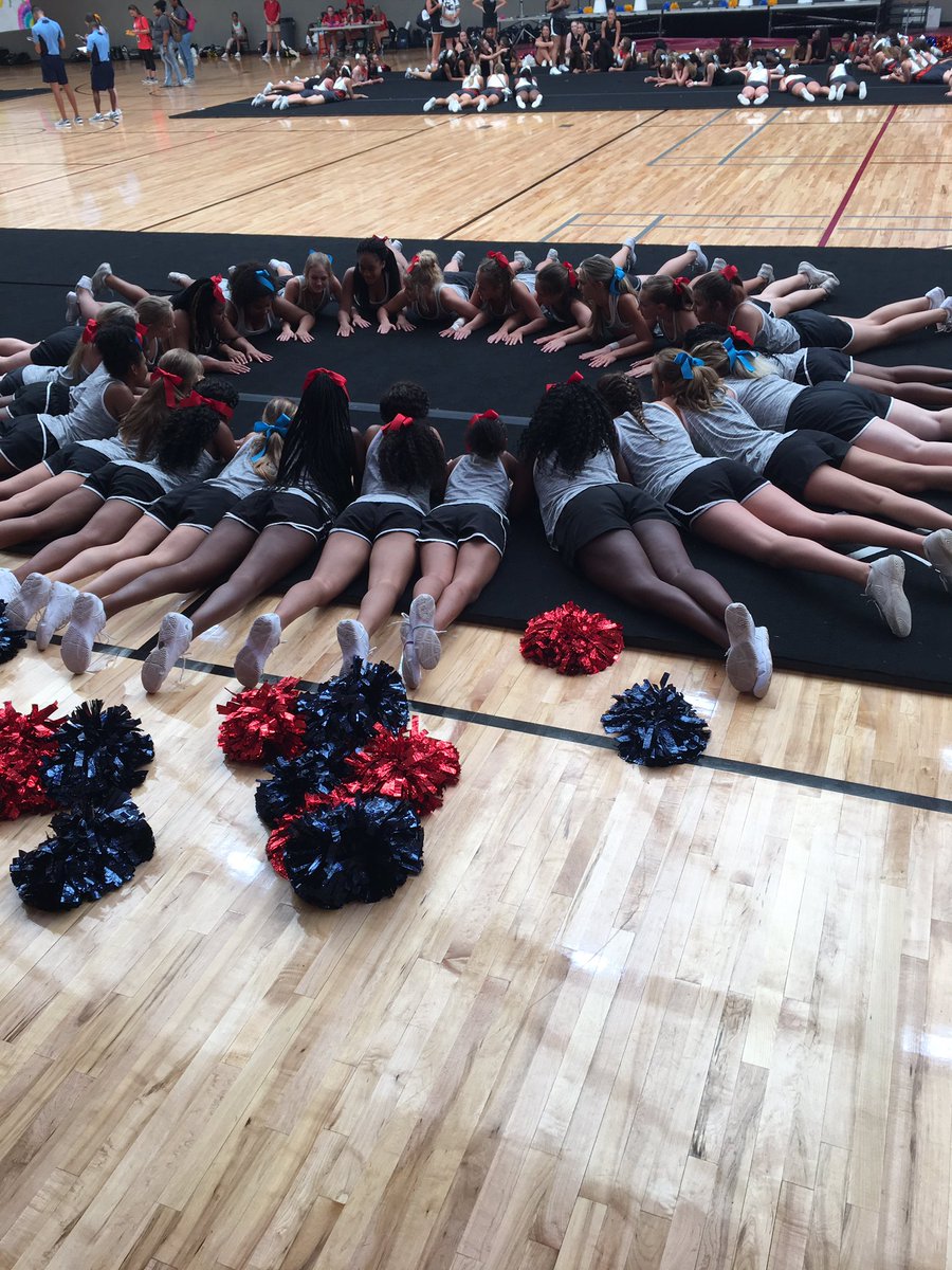 OleBrookCheer's tweet photo. ❤️💙❤️💙Ole Brook Cheer https://t.co/ZptVC2VIkI