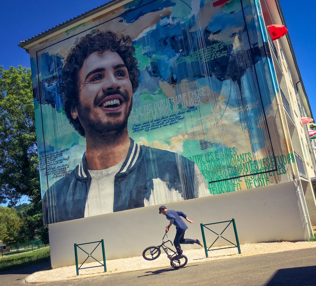 bouclettebros's tweet photo. Ça c'est @matthiasdandois qui fait la toupie (pour changer) sous l'œil avisé de @maximemusqua (art work par Sismikazot) #drawlylife https://t.co/pC4HlxHxkb