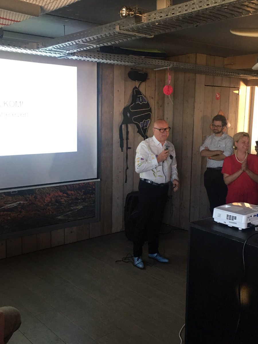 Unieke plek voor boeklancering #stuurjeleven. "Ik dacht eerst dat het 'n meisjesboek was", zegt <a href="/FVMas/">Frank Van Massenhove</a> "Er moeten meer mensen met moed zijn"