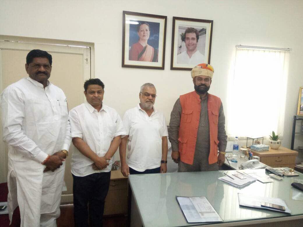 MustafaSheikh21's tweet photo. @vivekkatara923 With @drcpjoshi ji at aicc headquarters alongwith ex#dungarpur Mp n #baswada mla malviya ji https://t.co/c3n04cKUXX
