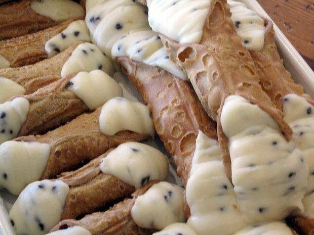 ItaliaLiving's tweet photo. In honor of 'National Cannoli Day'... share with us where your favorite place is for the best Cannoli.

#NationalC… https://t.co/XfmE8zJhEb https://t.co/tl27aOjILO