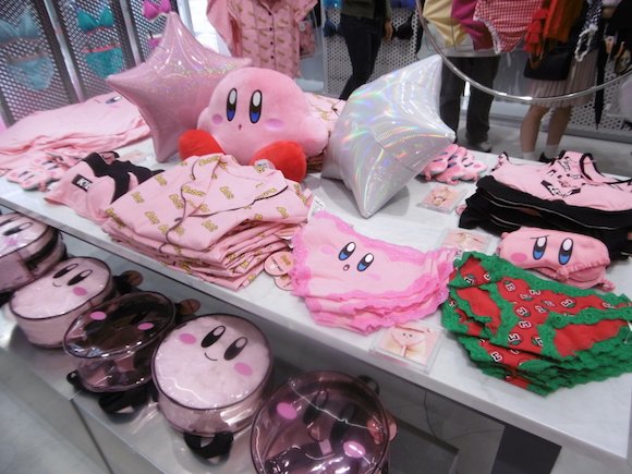 JaponShop's tweet photo. Por si te lo perdiste, recuerdas lo alucinante que es la lencería de #Kirby?! Sólo en Japón! RT y gana! 👏 👏 👏
GO! https://t.co/zTRr3yI8sH https://t.co/Zi4BSej6dL