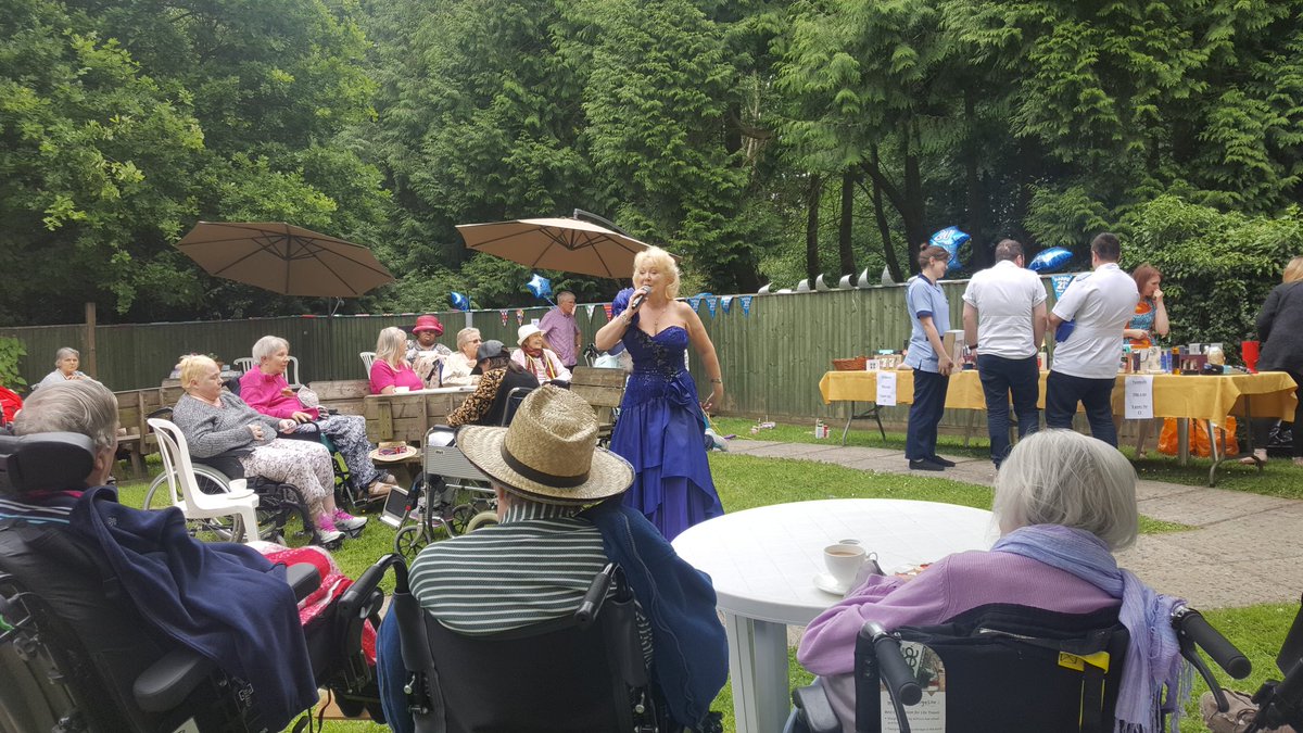 thenolansx4's tweet photo. Lovely day for Chalfont Lodge Summer Fete, and our now famous cream tea stall@tesconews#tescointhecommunity https://t.co/gTpQCqWvGL