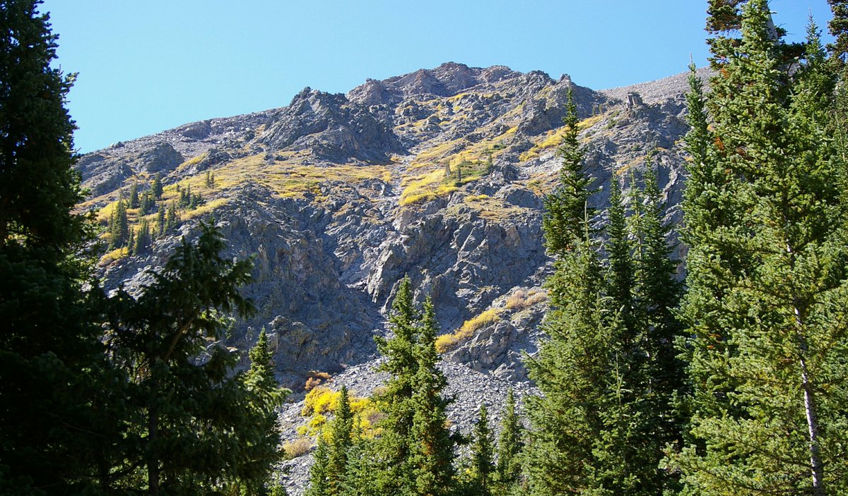 Colorado's tweet photo. "@LivingTheQLife: No matter the season, hiking in Colorado is beautiful" https://t.co/F8a4I7utM9
