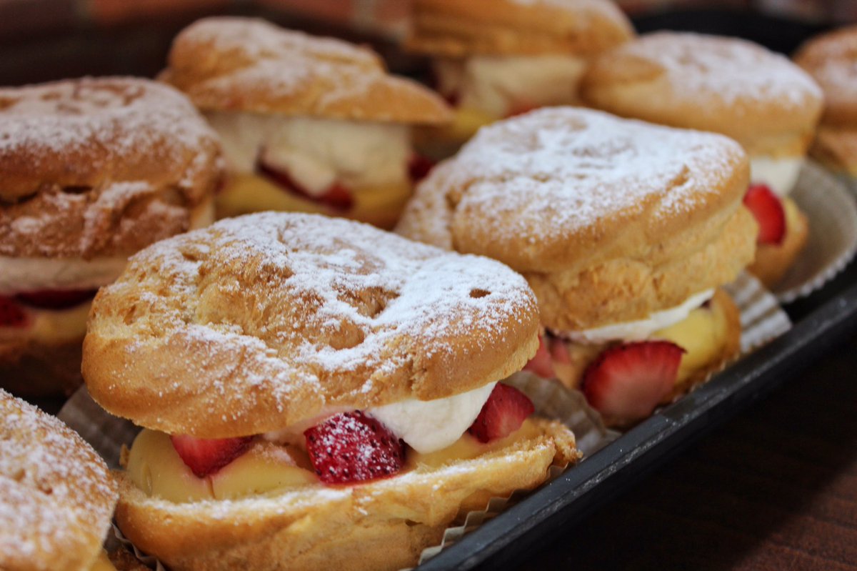 SoNoBakingCo's tweet photo. May your Friday be as sweet as these freshly baked Deluxe Cream Puffs! https://t.co/i9D2EFiYi4 https://t.co/ZUisHhPxaI