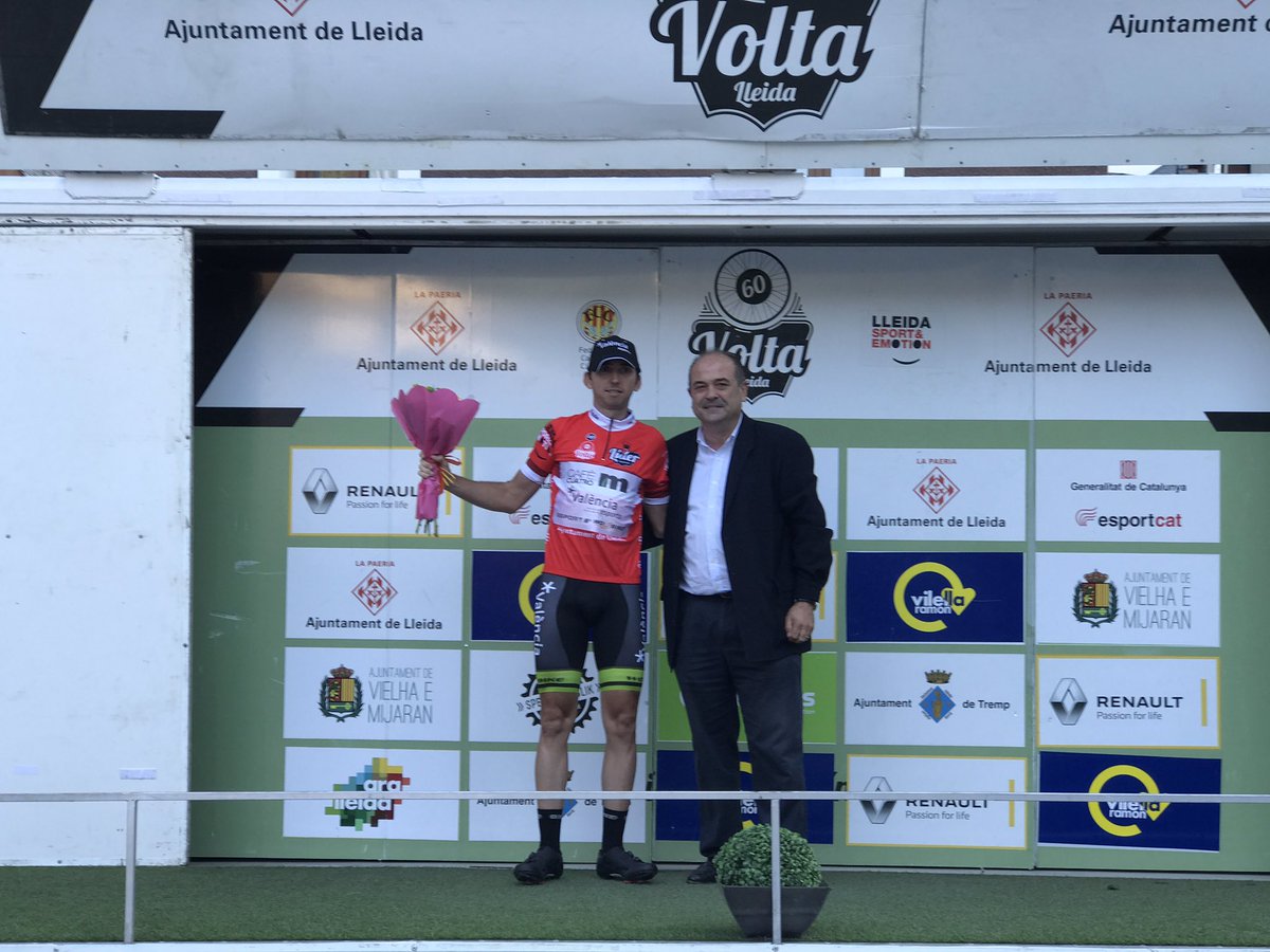 conselharan's tweet photo. Finau d'etapa ena @Val_dAran dera  @voltalleida. Liurament de trofèus a cargue dera conselhèra de torisme Anna Díaz. #voltalleida https://t.co/VTxIeVfw1d