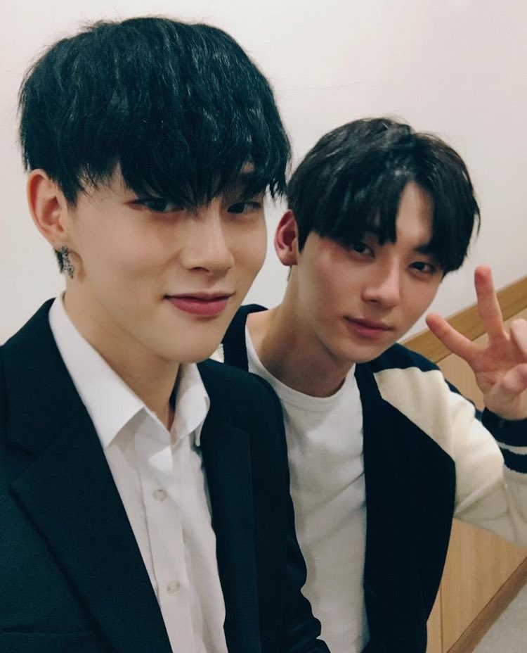 Jr_stories's tweet photo. ฮยอนบินมาอัพไอจีค่ะ 💓
"ออฟติมัน เดบิวต์ละนะ" 
มินฮยอนก็มาเม้น : ฮยอนบินน่าขอบคุณมากๆนะ #produce101 #권현빈 #황민현 https://t.co/5xDREoTTWe