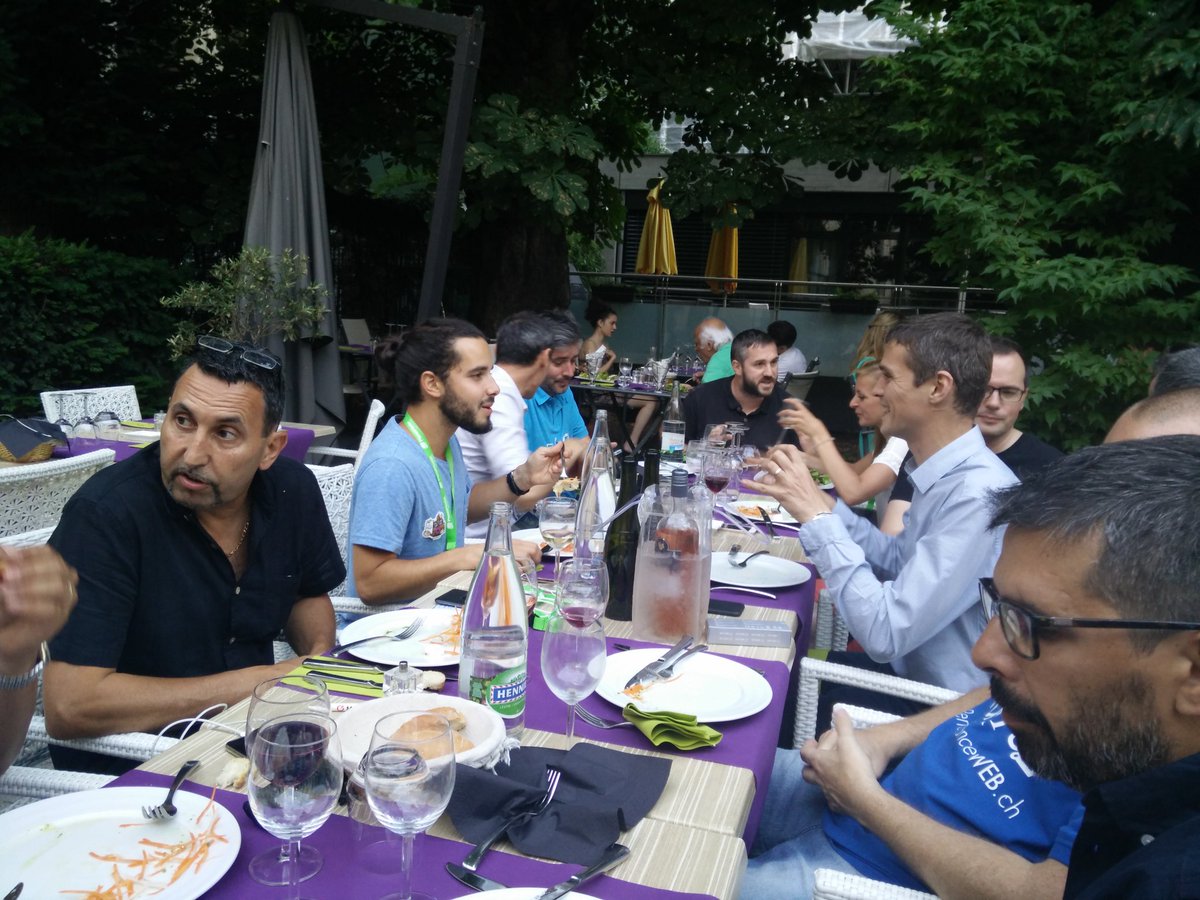 Une belle table de vieux #SEO