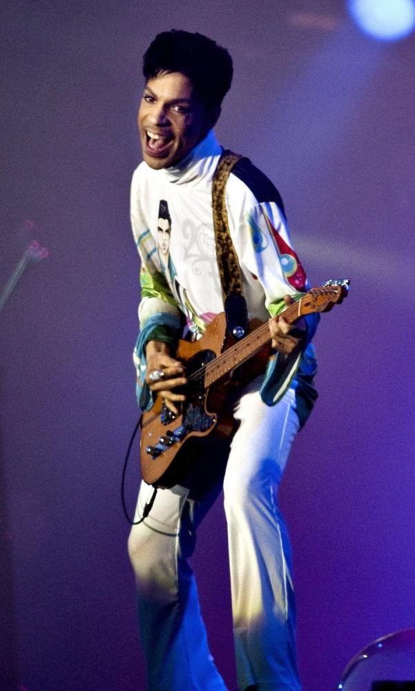 #PaisleyParkArchives: Debbie McGuan worked with <a href="/prince/">Prince</a> for nearly 20 years, designing countless incredible outfits.
facebook.com/officialpaisle…