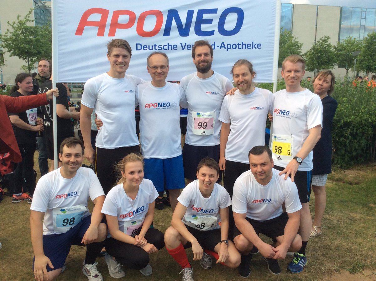 aponeo's tweet photo. Geschafft, zwei stolze Teams am Ziel #Teamstaffel @sccrunning https://t.co/YfWCacI11R