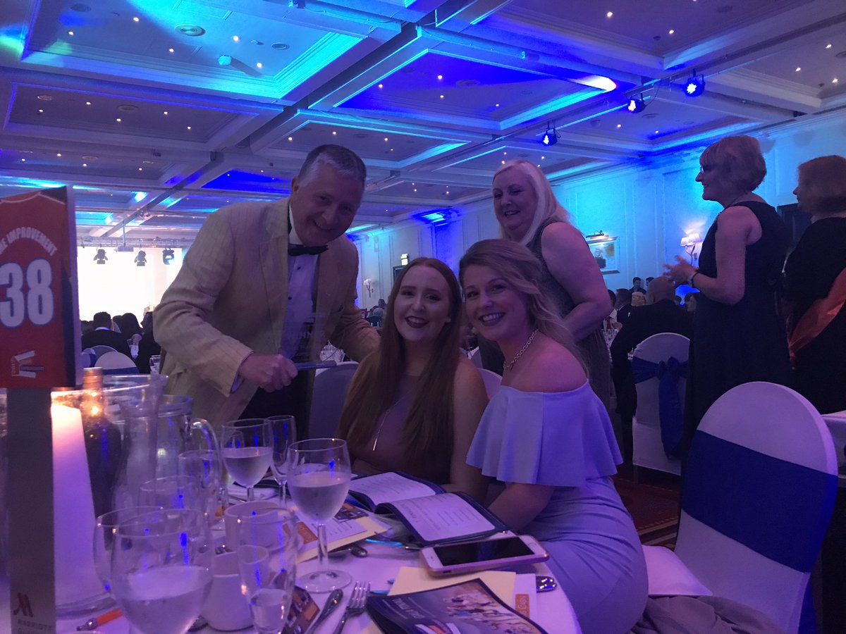 CallumWalkerInt's tweet image. Congratssss @ColintonFurn for winning the best furniture company award!! 🏆🏆 #tablebuddies #shia2017 #Shia