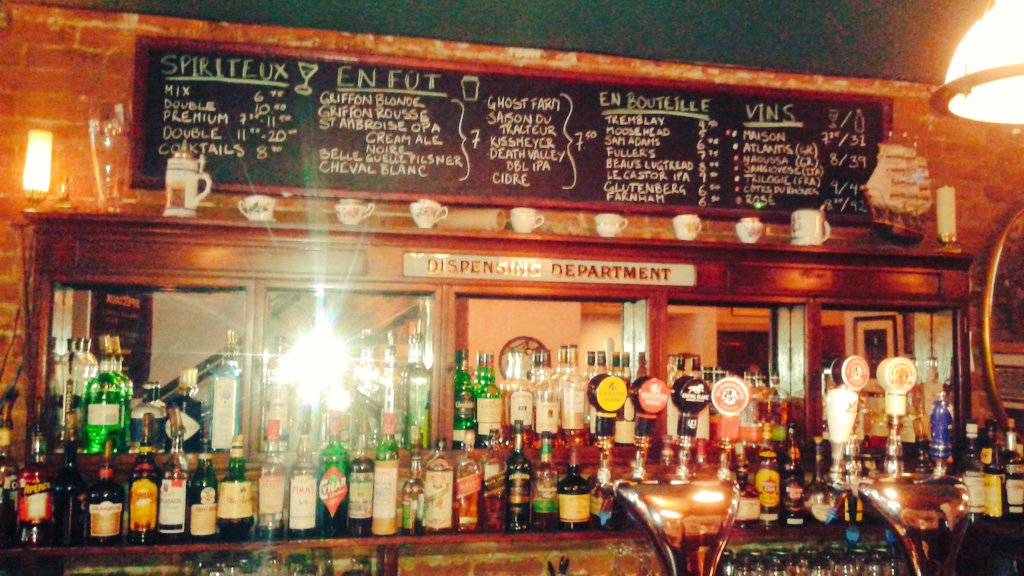 Family photo! Photo familiale! 

#Montreal #bar #nightlife #cocktails #beer #wine #biere #vin