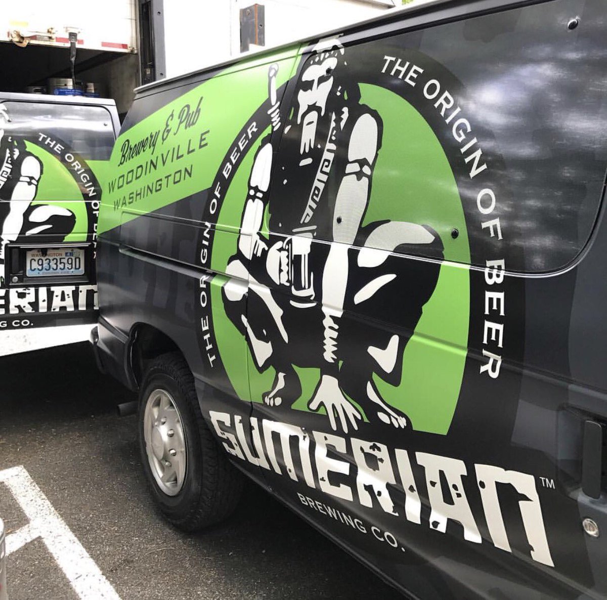 SumerianBrewing's tweet photo. Unloading #sumbeer to get the 12th Annual @WashingtonBeer Festival party started! #marymoorpark #redmond #FathersDay2017 https://t.co/Yuh1Az6VSa
