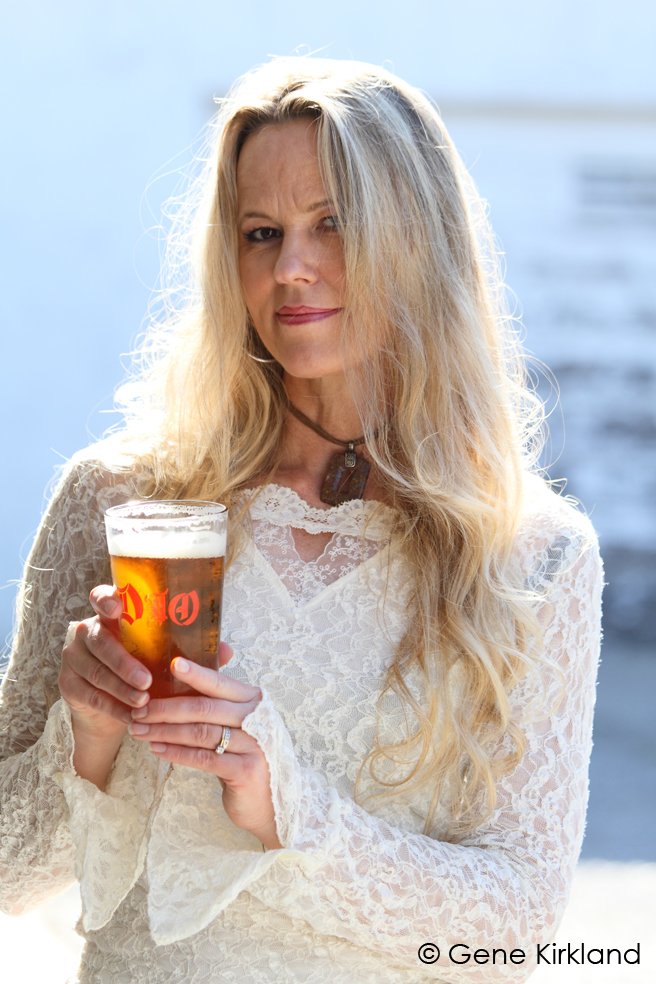RnRbythePint's tweet photo. Summer arrived a bit early in LA.  It's HOT!  Time for a cold one.  Happy almost #FathersDay! #Cheers #Rocknrollbythepint #CatMomKirkland https://t.co/X7AFNkEzkP