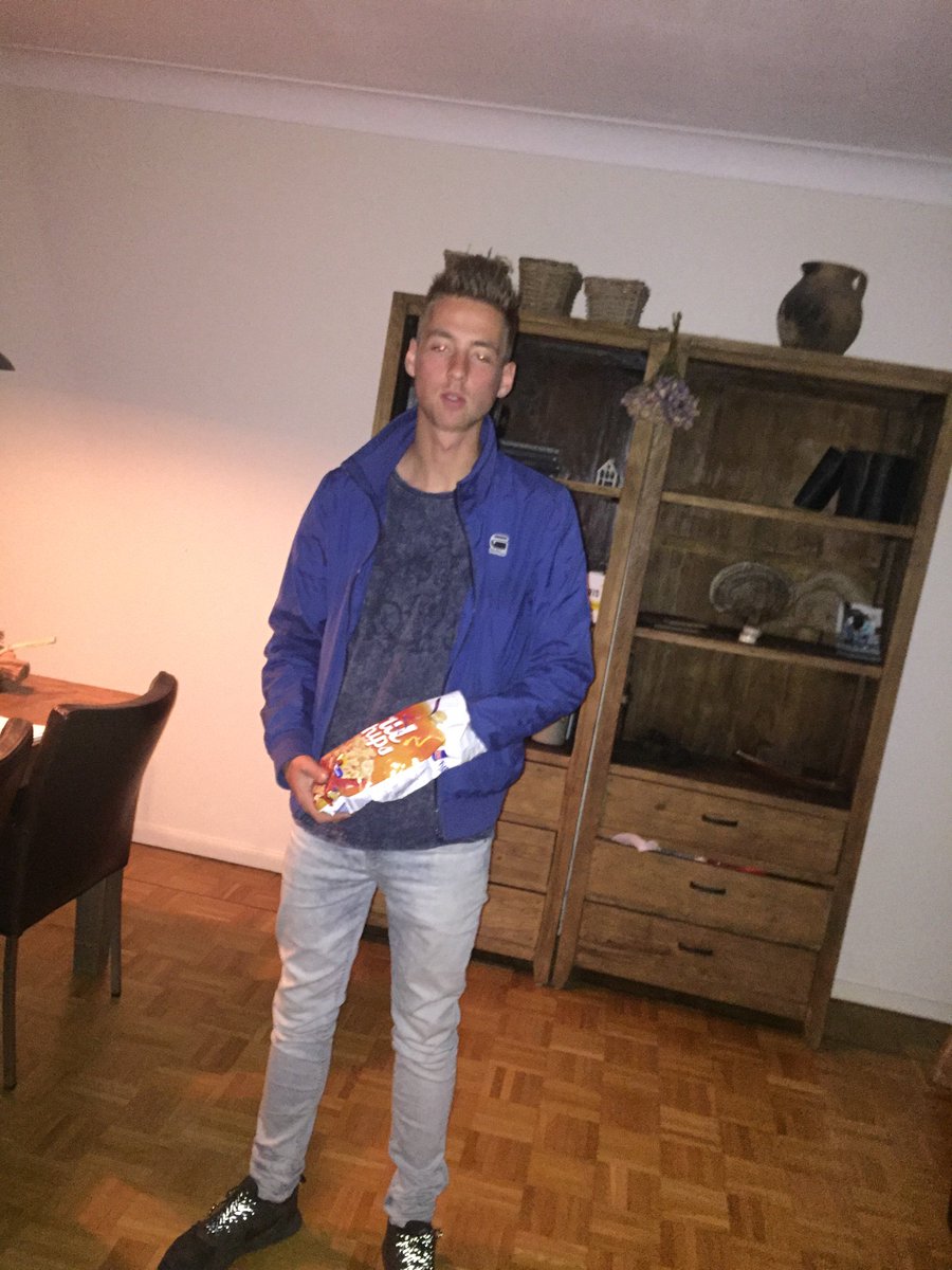 Dirkbiemans's tweet photo. Late night snack from @JensBeekmans with niffo @bassoosterhout https://t.co/EAtzXFVdQS