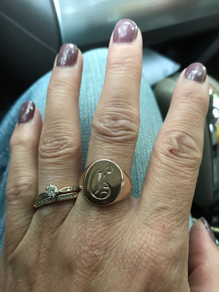 fieljl's tweet photo. Had my ggfathers 1950 ring sized, w fuller brush 25 years!
#gesing #1950 #directsales #arbonneindependentconsultant https://t.co/vQi1ELy4L8