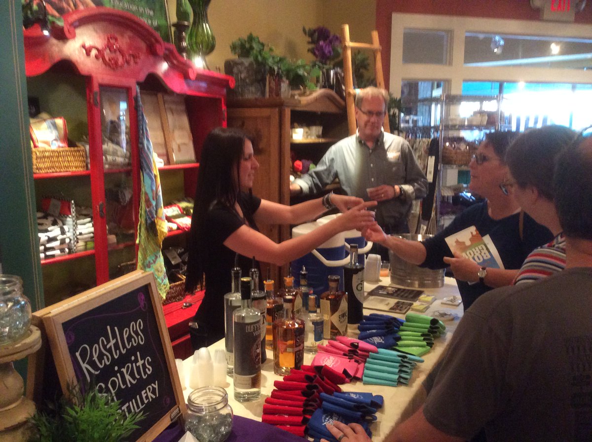 JoyceKC's tweet photo. 3rd Friday in downtown OP: Island music and food, rum punch tastings, local makers & more #kcculinary #kc https://t.co/rAj65ppmlD