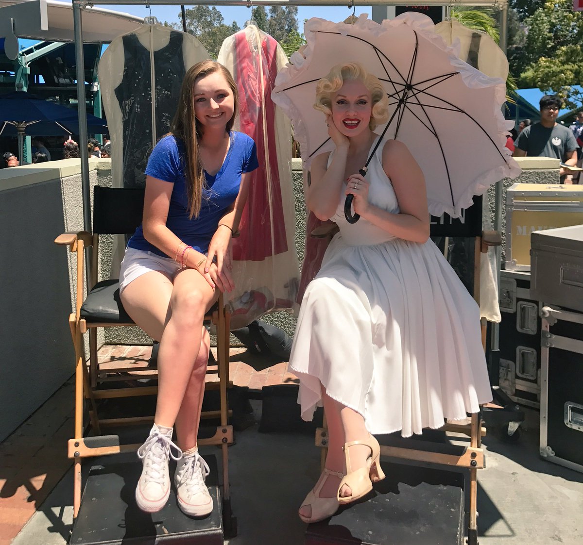 Bre_Eastlick's tweet photo. Last day❤️ #gradtrip2017 @UniStudios https://t.co/DCJFPiihKT