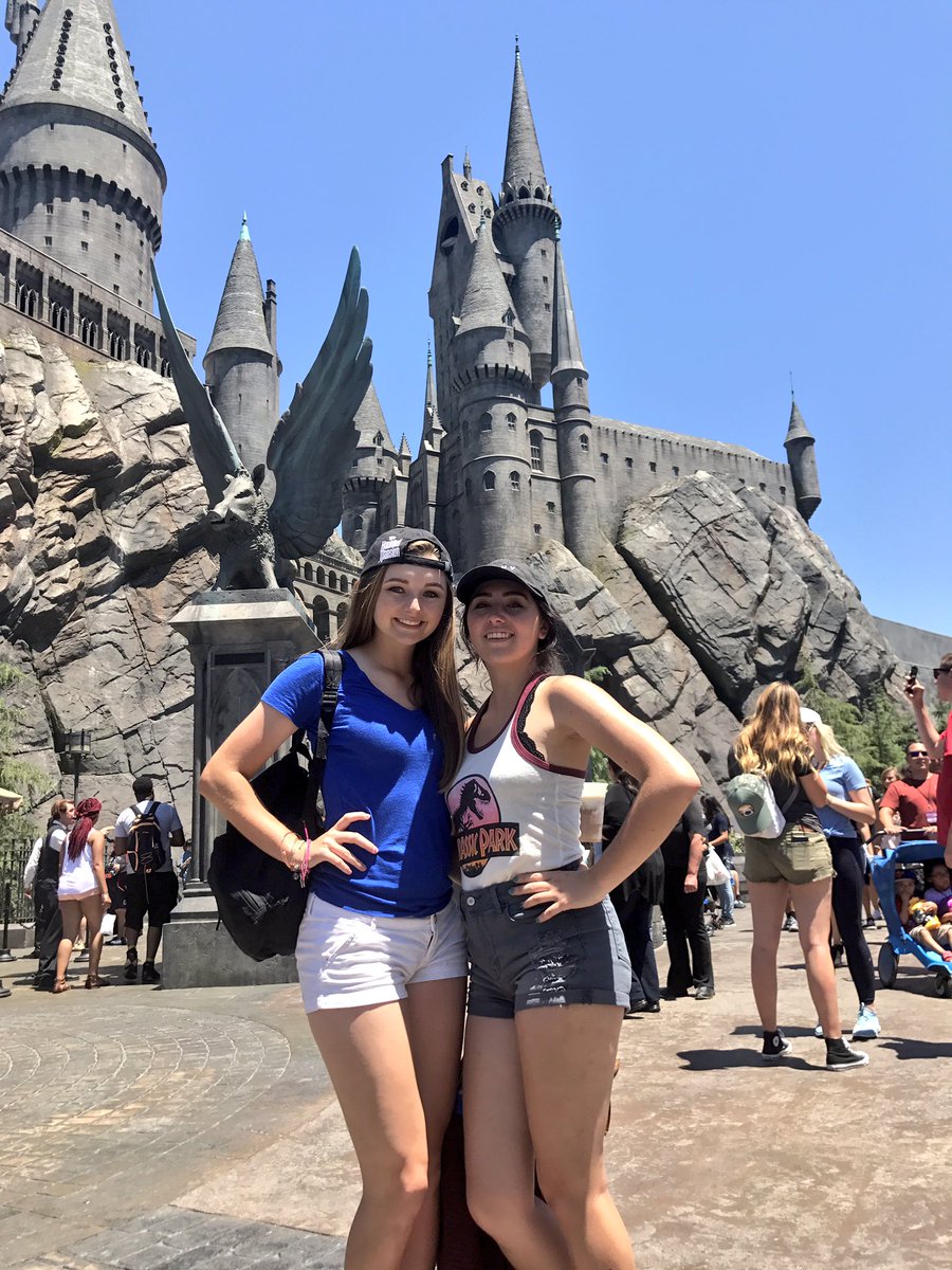 Bre_Eastlick's tweet photo. Last day❤️ #gradtrip2017 @UniStudios https://t.co/DCJFPiihKT