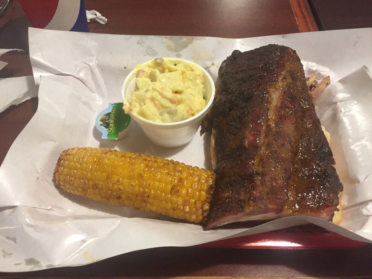 SpeedEats's tweet photo. Oh boy.  @PappySmokehouse Ribs in St Louis pics coming in.  My God they are relish!  Thanks@NicMoncher https://t.co/61ZGE1j00N