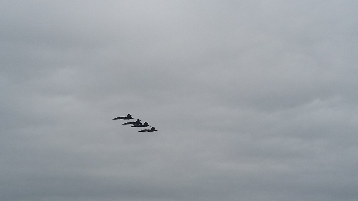 putnamprek's tweet photo. Saw the #blueangels fly over the beach yesterday #OCMD #ProudAmerican https://t.co/LWo9reE51y