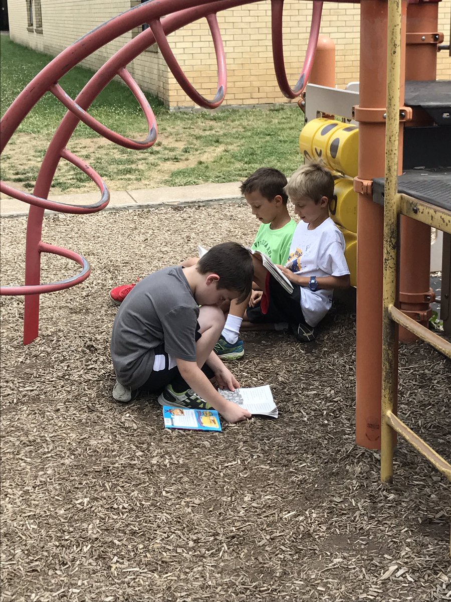 Ms_Dey2's tweet photo. We had so much fun doing independent reading outside! π #VRESreads https://t.co/2AN5YadX0q