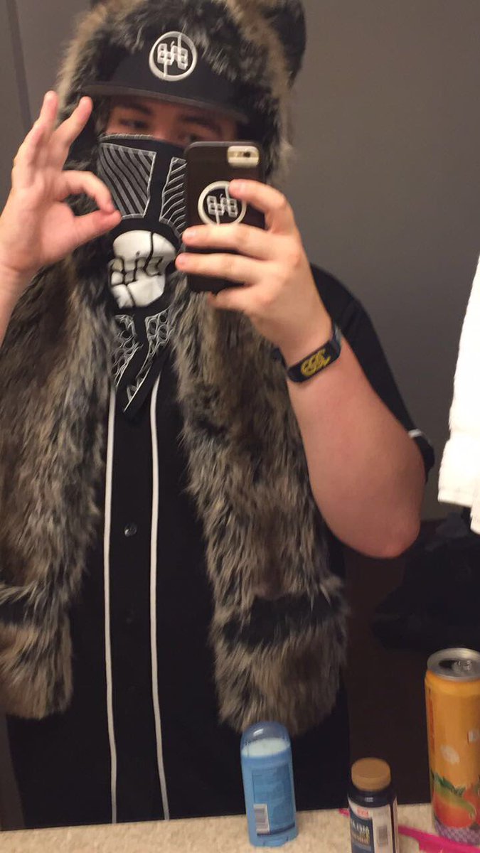 Thr1ll_haus's tweet photo. @EDC_LasVegas is going to be fire. Gotta represent the home town team though @DripDropRecs #teamdripdrop https://t.co/smx4BPXiHH