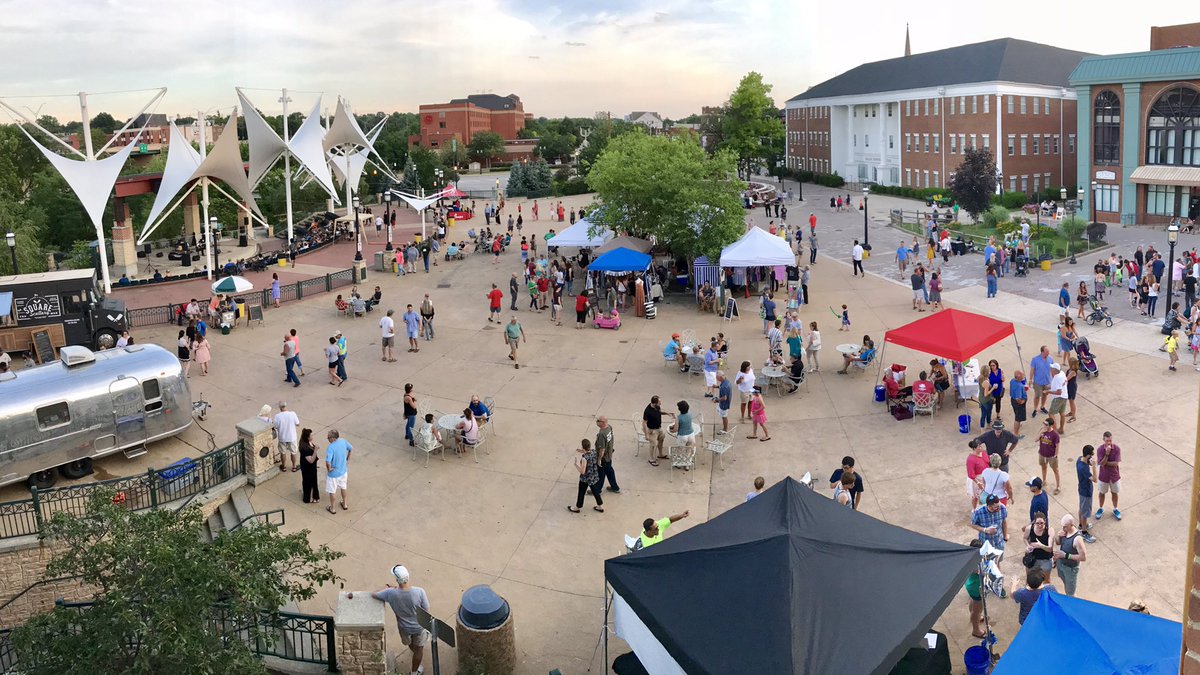 Front Street music, food, drinks and pop-up retail for <a href="/bebopcfalls/">Bebop on the Block</a>. Public life on Friday night for people and dogs in #CuyahogaFalls