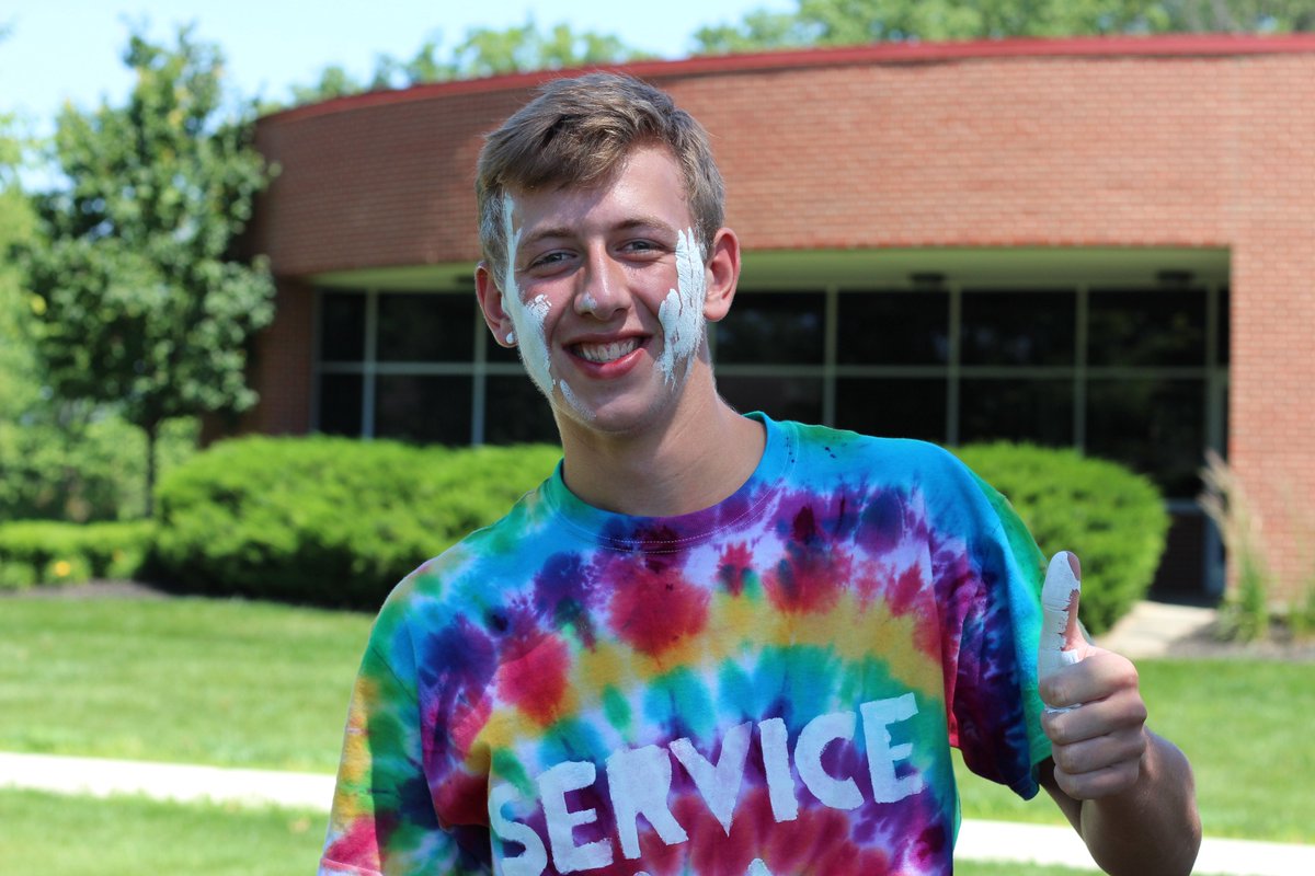 swohiohoby's tweet photo. This was a neat team-building craft today! #swohiohoby #RiseUp17 #ServiceGroup #paint #flag https://t.co/31KaYVdOmK