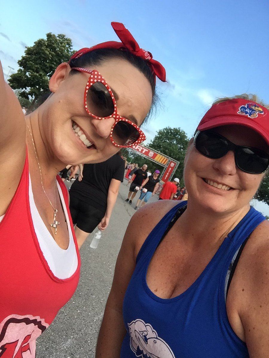 cheeefsgirl's tweet photo. #arrowhead5k #startline #roadtothe50 #KCChiefs @Chiefs https://t.co/oZQlLoBLv1