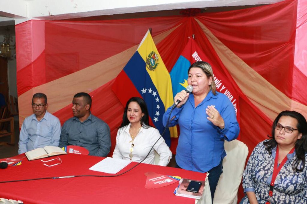 eneidalayave's tweet photo. Hoy realizamos una extraordinaria jornada de trabajo con la Gob @StellaLugoB productores y emprendedores turísticos de Falcon @NicolasMaduro https://t.co/3vEdsCcaXE