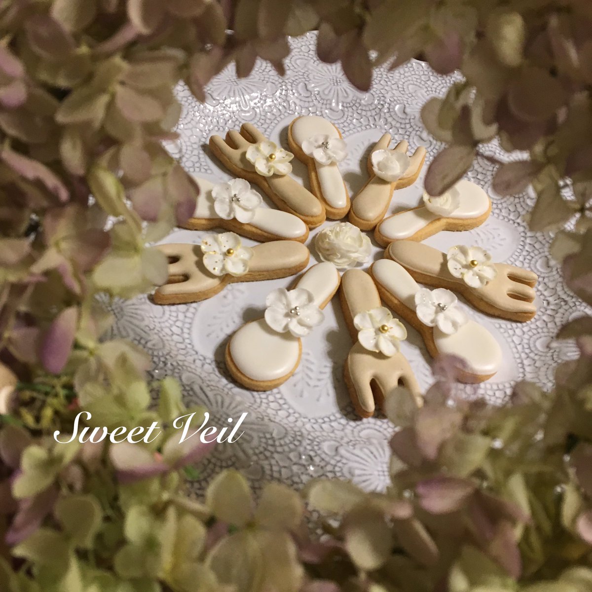 Sweetveilmaiko スプーンとフォークの アイシングクッキー 紅茶味とミルクココナッツ味 秘密の花園 風 スコーン アイシングクッキー Sweetveilmaiko コッタ 天然色素アイシングクッキー