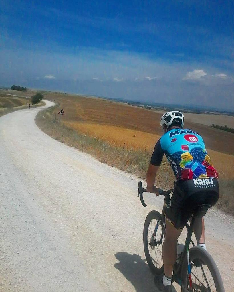 johanmuseeuw's tweet photo. Me and the road #stradebianche #cycling #cyclinglife #mapei #sun #sky #fatherandson #iamshiftinggears #iamshifting… https://t.co/iNHMEBtzEe https://t.co/kAqIDoqDoD