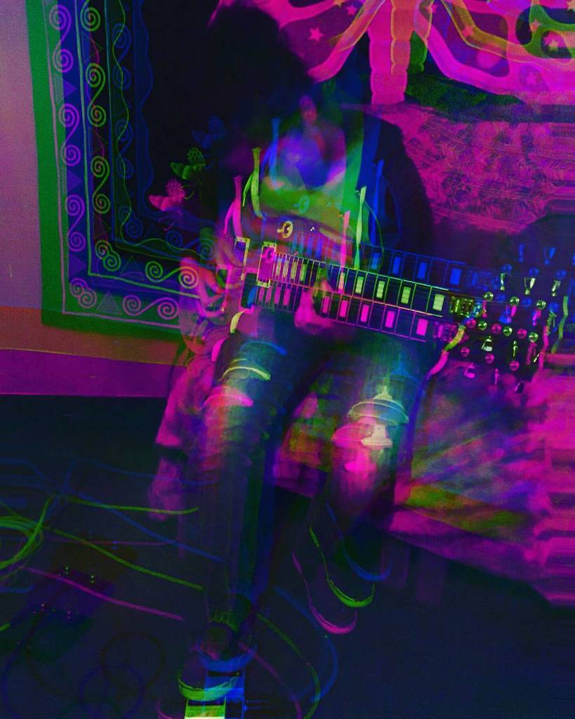 SLIGmusic's tweet photo. Psychedelic guitars

#recordingstudio #guitars #lespaul #bossdd6 #acidtrip #loud https://t.co/NTvQBBV13Y