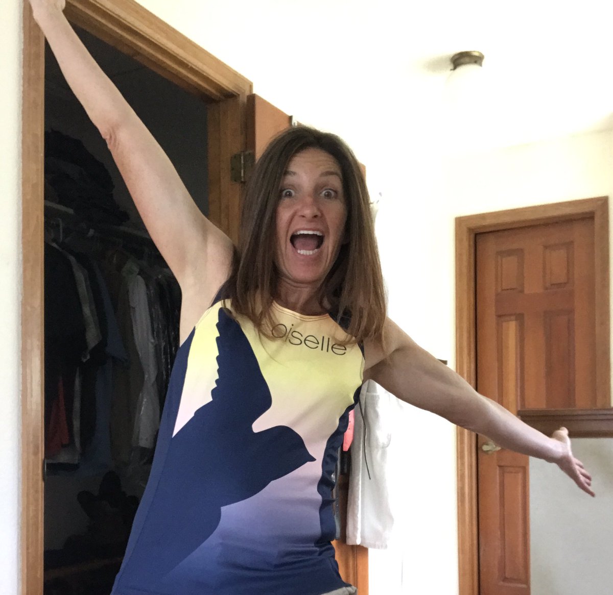 GoRunMaria's tweet photo. When @oiselle #birdmail shows up a day early, and you can wear the new singlet at tomorrow's race...#FriYay #oisellevolee #oiselleco https://t.co/NQzZzHKXnK