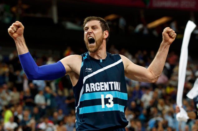 BasquetARG's tweet photo. El Chapu Andrés Nocioni acaba de jugar su último partido y se retira del basquet profesional. GRACIAS POR TANTO!! https://t.co/kQO8REXQPS