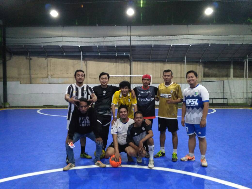 papukian's tweet photo. Sekian ratus tahun baru bisa ketemu lagi... Tetap jaga silaturahim ini ya gaaeess 😘😍😂
#KJTS
#finoallafine
#forzajuve https://t.co/4X72FEX3Zx