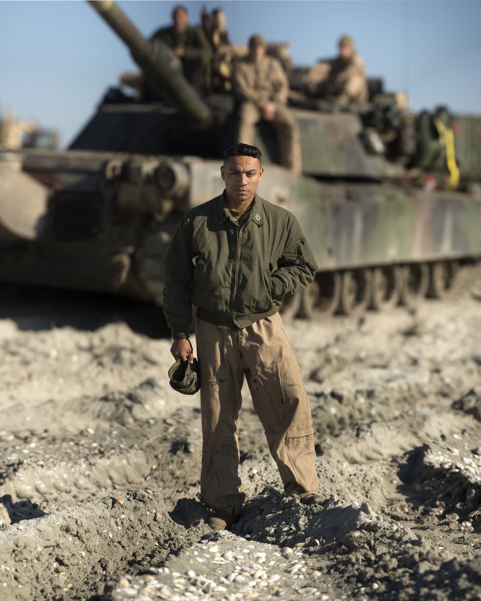 USMarineCorps's tweet photo. Sgt Matthew Callahan captures the fighting spirit of Marines in the 24th Marine Expeditionary Unit. @BusinessInsider https://t.co/A4gjBRxUXg https://t.co/9Ohk2jtnCd