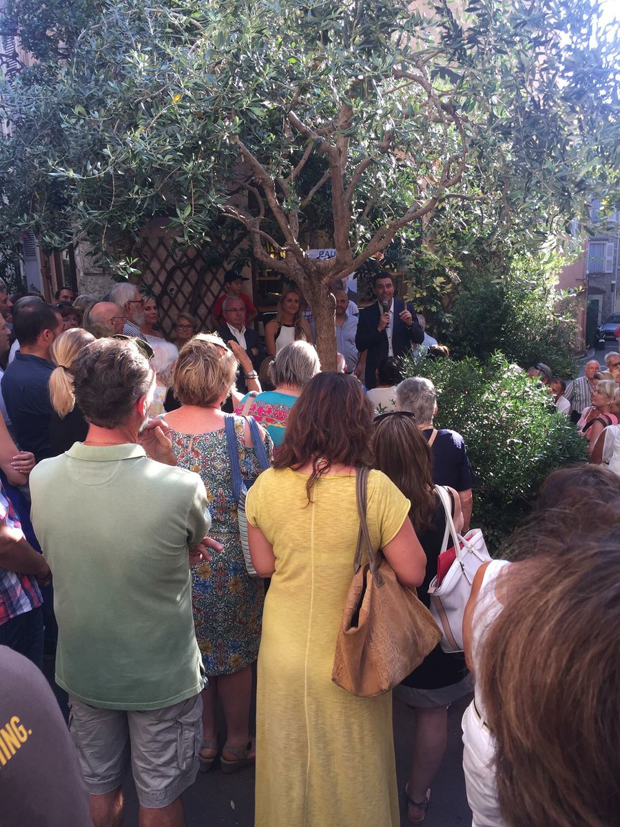 LRAntibes's tweet photo. #Antibes en force ce soir, au coeur de la vielle ville, pour apporter son soutien à @EricPAUGET1 et @AlexndraBorchio #Pauget2017 #Circo0607 https://t.co/SZbLgfIwJp