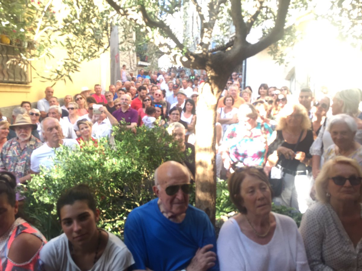 LRAntibes's tweet photo. #Antibes en force ce soir, au coeur de la vielle ville, pour apporter son soutien à @EricPAUGET1 et @AlexndraBorchio #Pauget2017 #Circo0607 https://t.co/SZbLgfIwJp